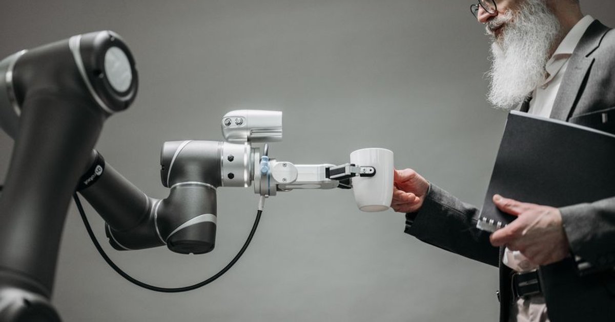 Cover Image for AI Has Become Core Infrastructure: How B2B Companies Can Win In 2026 With Agentic AI And Embedded Copilots