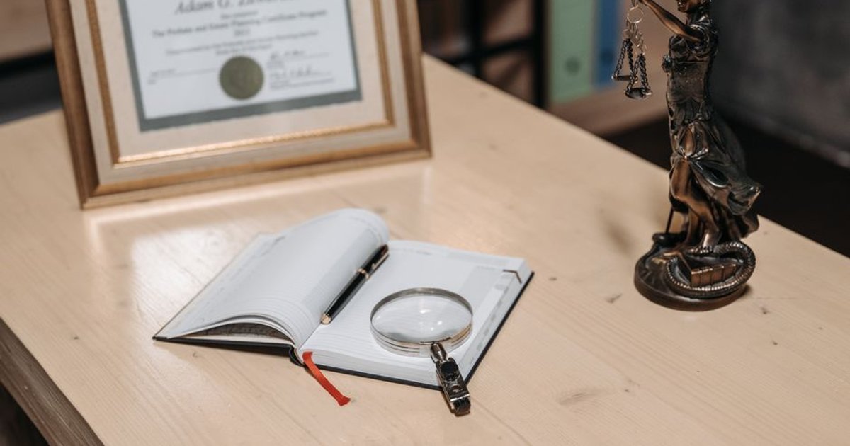 Cover Image for How To Legally Hire A Part-Time Helper In Singapore: Your Complete 2024 Guide For Business Leaders And Technology Professionals