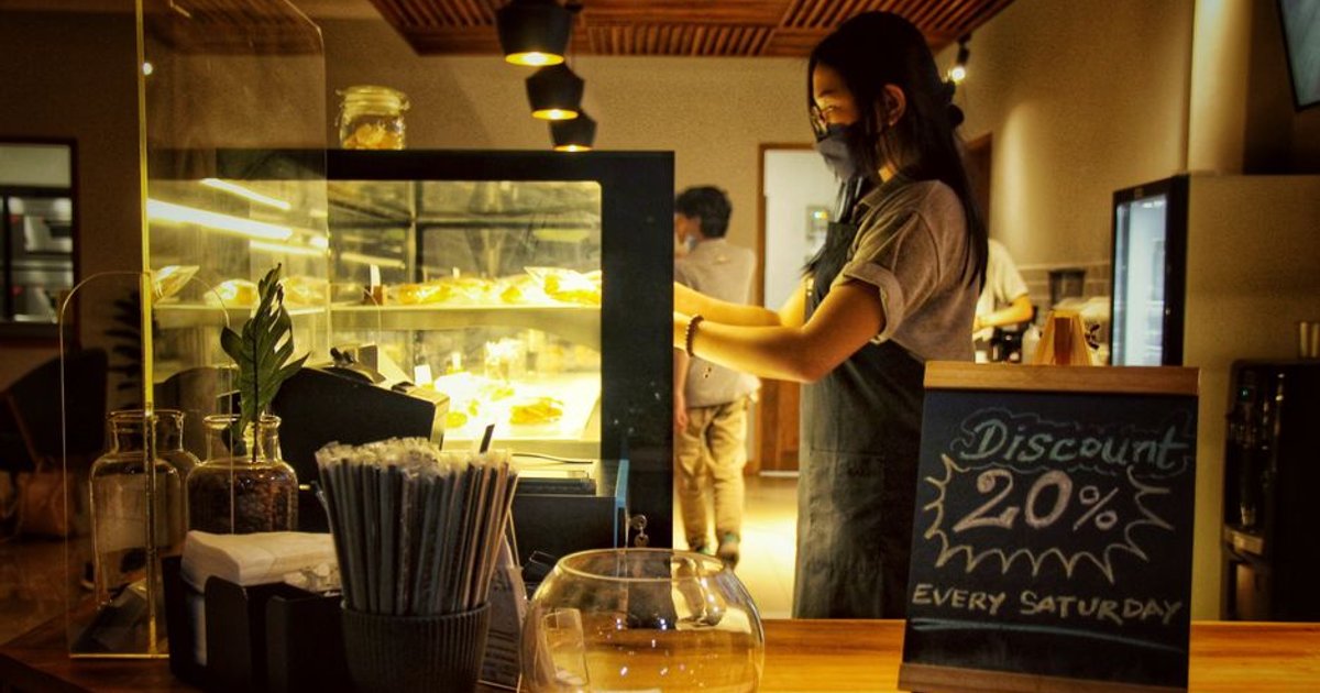 Cover Image for How Kuala Lumpur Cafés Can Replicate ZUS Coffees Hyperlocal Menu Strategy To Boost Sales And Customer Loyalty