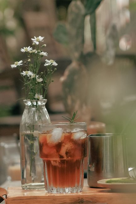 Cover Image for Hibiscus Coffee In Ho Chi Minh City: The Wellness Trend Driving Gen Z, Specialty Cafés, And High-Margin Innovation In District 3, District 1, Tân Định