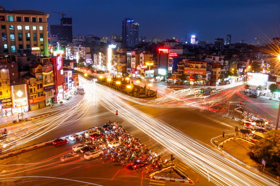Cover Image for Triple Exposure In Southeast Asia: How Urban Life In Bangkok, Jakarta, Manila, Hanoi, KL, And Singapore Demands A New Skincare System For UV, Pollution, And Blue Light