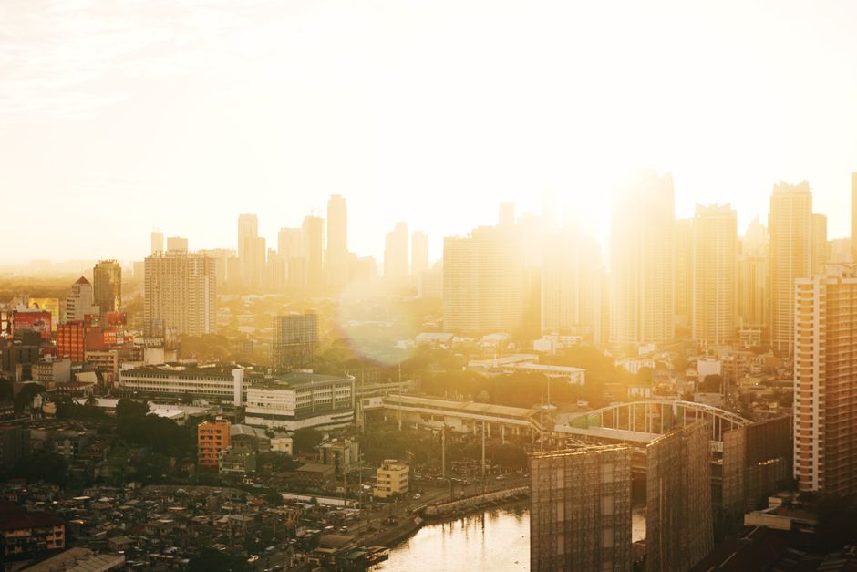 Cover Image for How Chronic Pollution And High UV In Southeast Asian Cities Are Redefining Daily Skincare: The 2026 Guide To Barrier Support And Urban Skin Resilience