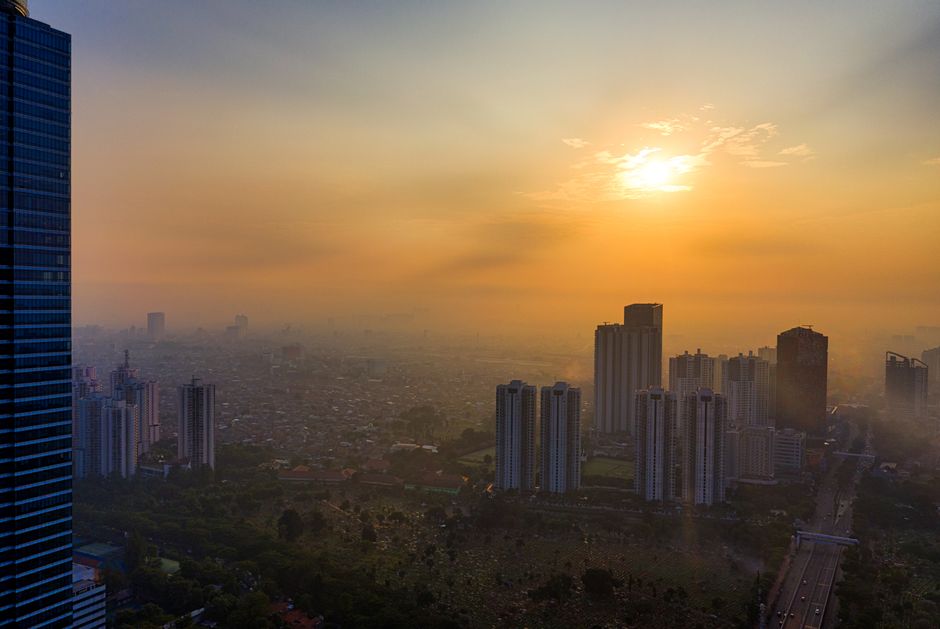 Cover Image for Triple-Stress Skincare: How Heat, Humidity, And PM2.5 Are Accelerating Aging In Jakarta, Manila, Bangkok, Hanoi, And Ho Chi Minh City (2026 Guide)