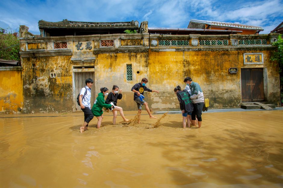 Cover Image for Climate-Resilient Skincare Routines For Southeast Asia: Lightweight, Barrier-Supportive Solutions For Urban Life In Singapore, Vietnam, Bangkok, Manila & Jakarta