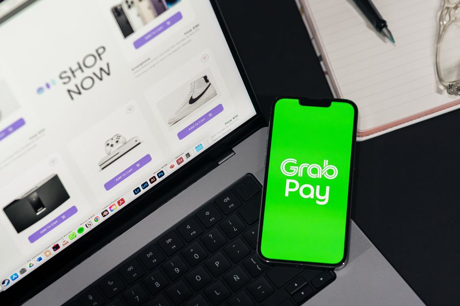 Cover Image for Grabs Super App Evolution In Singapore: How Chope And Atome Integration Redefines Dining, BNPL, Banking, And Loyalty For Businesses And Households