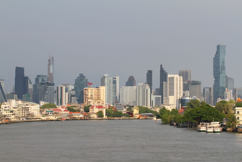 Cover Image for Urban Skin Syndrome In Bangkok & Jakarta: How Pollution, Heat, And High UV Are Changing Your Skincare Routine In 2026