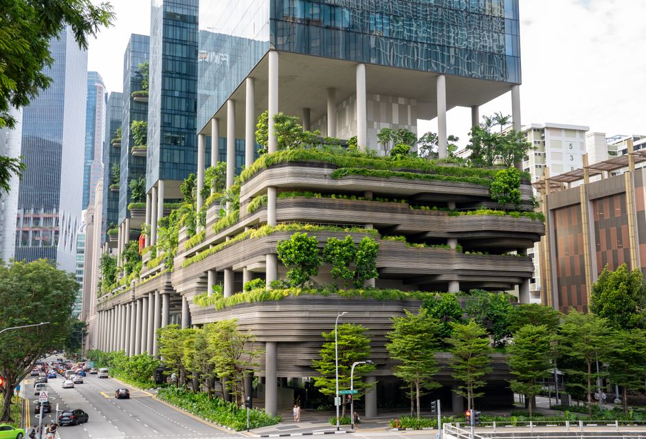 Cover Image for Climate-Resilient Skincare In Singapore & Vietnam: The Ultimate Urban Routine For Sensitive, Oily-Dehydrated Skin Under Heat, Humidity, Pollution, And Blue Light (2026 Guide)