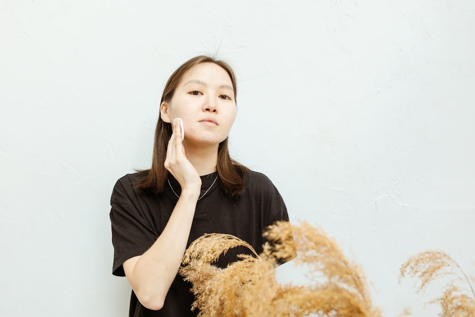 Cover Image for Minimalist Skincare For Sensitive-Oily Skin In Klang Valley: How To Build A Calm, Science-Backed Routine In Humid, Urban Malaysia